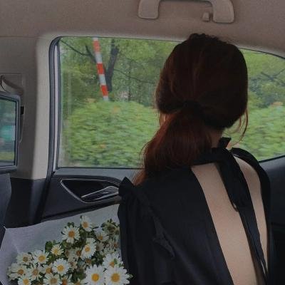 一线女星被曝深夜密会神秘女子，长达一周街头画面流出