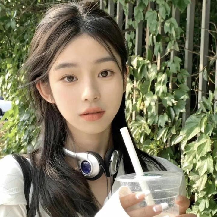 恋综女嘉宾剧本造假，一夜掉粉百万，短时间内持续发酵